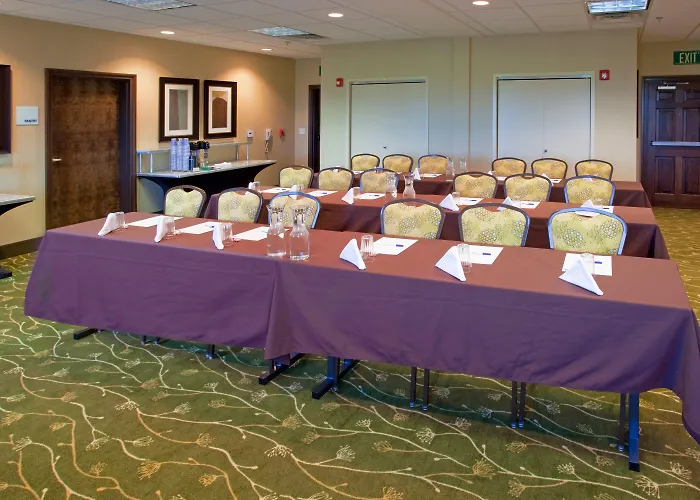 Holiday Inn Express Hotel&Suites Logan