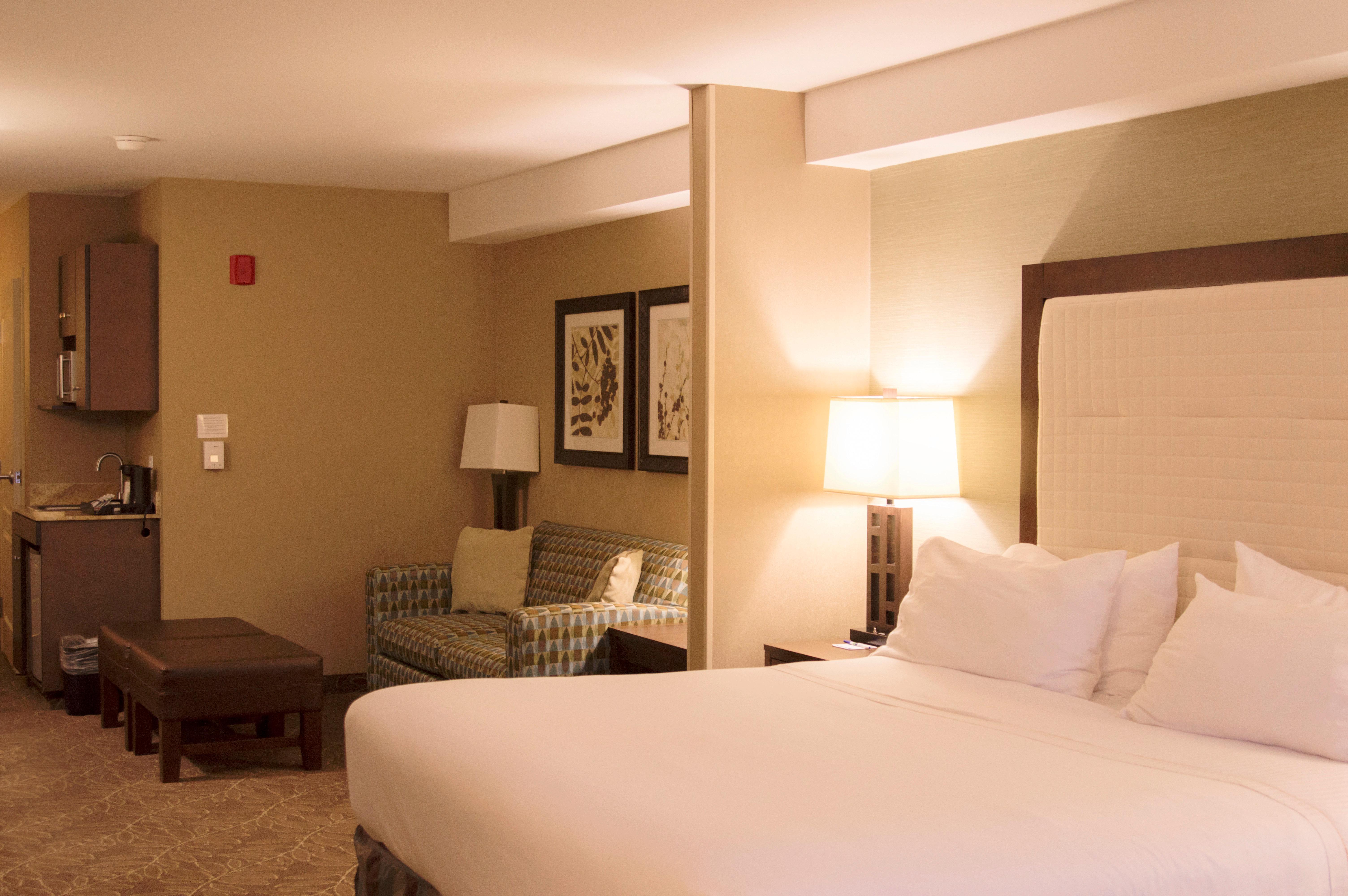 Express & By Ihg 2* Logan