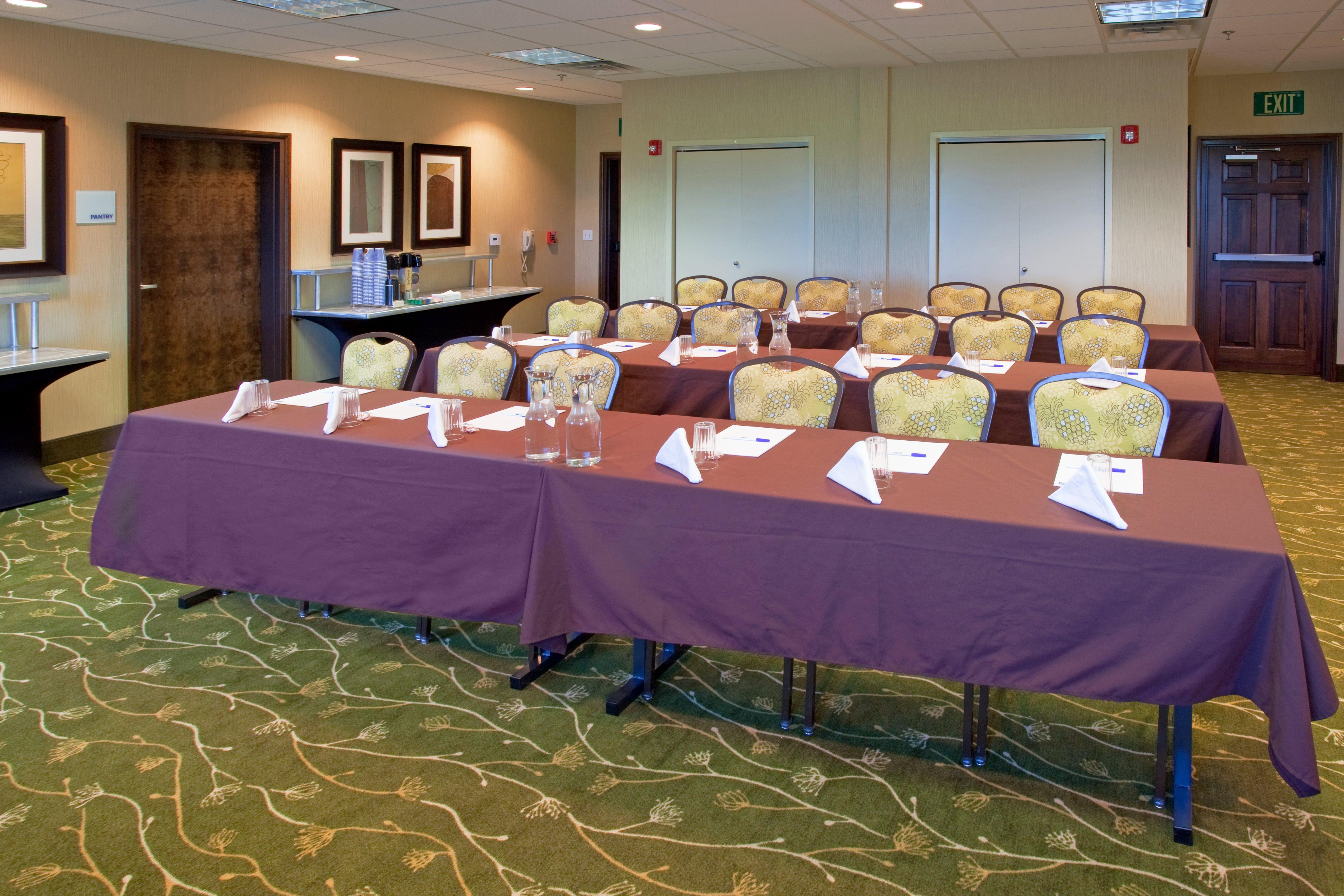 Express & By Ihg 2* Logan