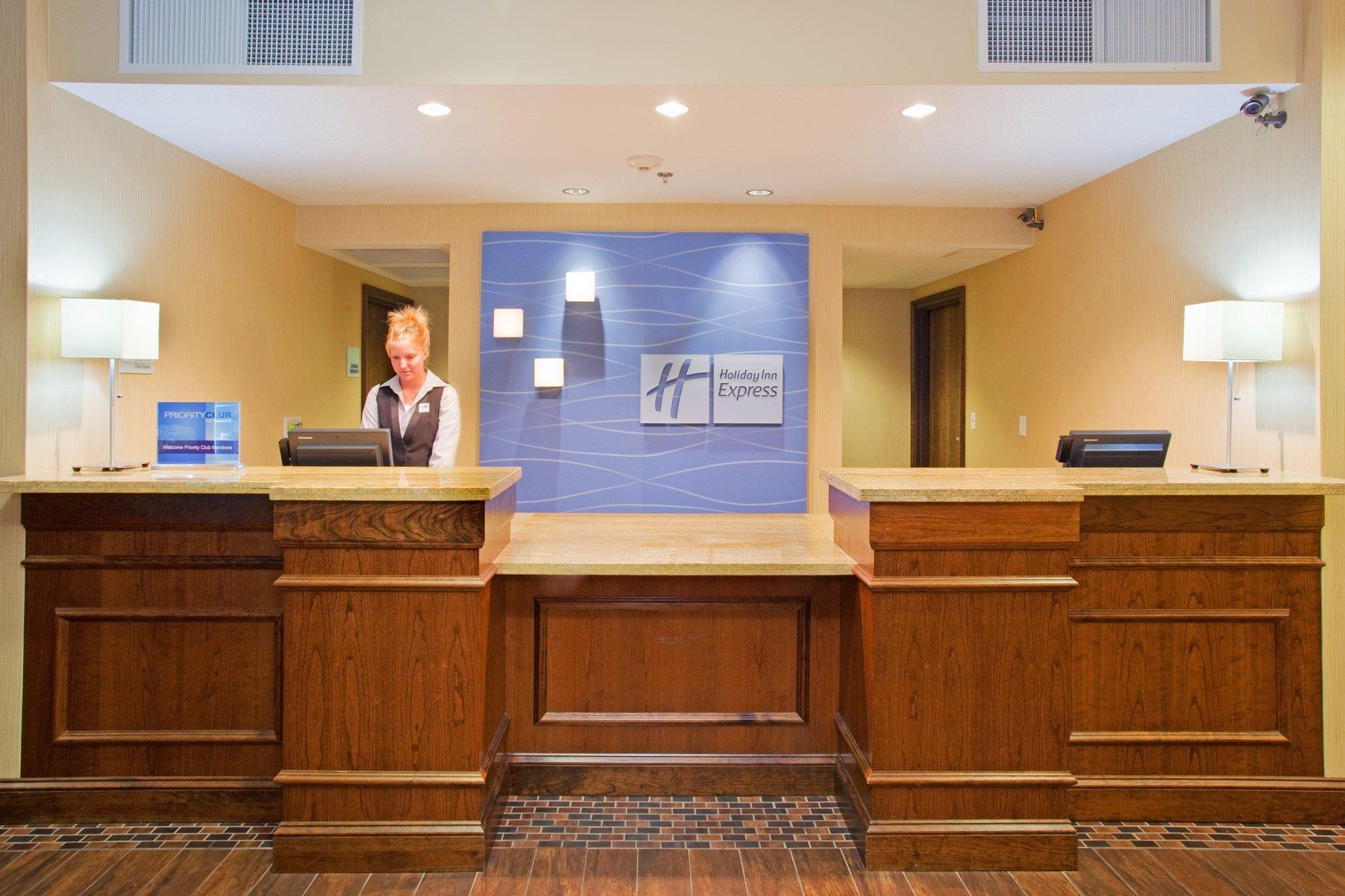 Hotel Express & By Ihg Logan